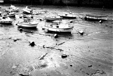 Fotografia zatytułowany „Boats in Port, Cala…” autorstwa Arnaud Dubois, Oryginalna praca, Fotografia filmowa