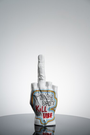 Γλυπτική με τίτλο "Please Don't Kill M…" από Dervis Yusuf Akdemir, Αυθεντικά έργα τέχνης, Ρητίνη