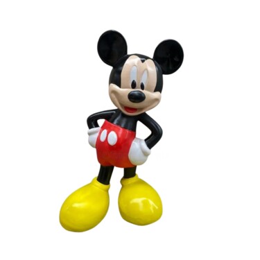 Escultura titulada "Mickey's Timeless C…" por Dervis Yusuf Akdemir, Obra de arte original, Resina