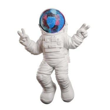 Sculpture titled "Peace Out Astronaut" by Dervis Yusuf Akdemir, Original Artwork, Resin