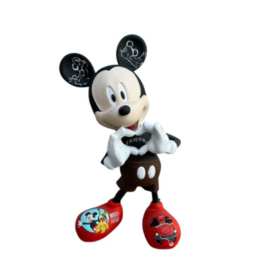 Scultura intitolato "Mickey Luxe: Pop Ar…" da Dervis Yusuf Akdemir, Opera d'arte originale, Resina