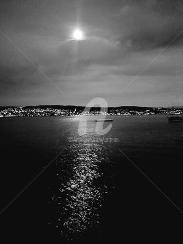 Fotografia zatytułowany „Moonshine monochrome” autorstwa Art Moé, Oryginalna praca, Fotografia cyfrowa