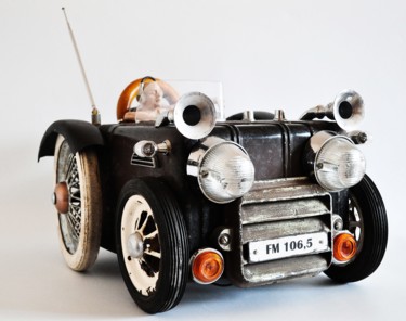 Sculpture titled "A RADIO ROADSTER" by Artūras Tamašauskas, Original Artwork, Metals