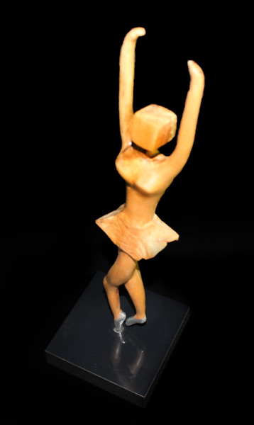 Escultura intitulada "bailarina-3.jpg" por R Bacchi, Obras de arte originais