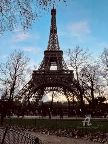 Photographie intitulée "Tour Eiffel" par Balagour, Œuvre d'art originale, Photographie numérique
