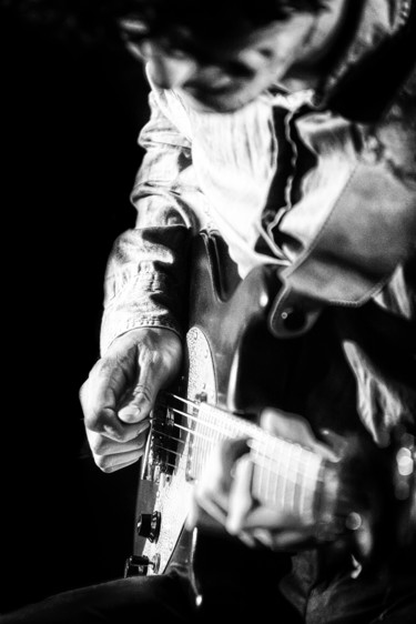 Photographie intitulée "Le guitariste" par Olivier Barau, Œuvre d'art originale, Photographie numérique