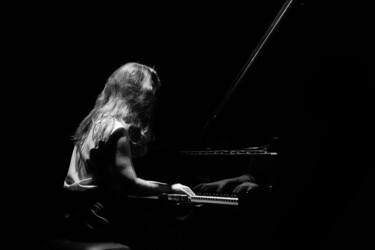 Photographie intitulée "La pianiste" par Olivier Barau, Œuvre d'art originale, Photographie numérique