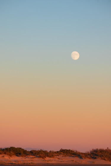 Photographie intitulée "Crépuscule lunaire…" par Bastien Galiana, Œuvre d'art originale, Photographie numérique