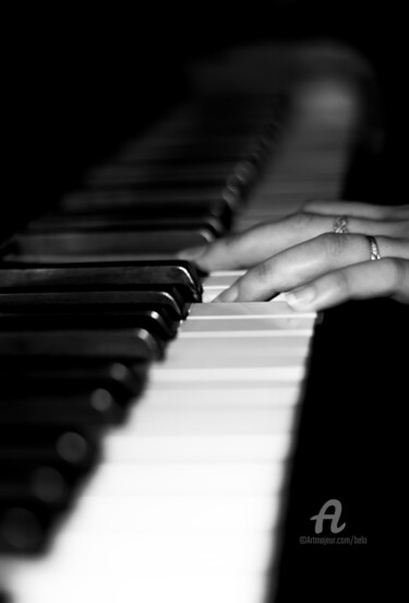 Photographie intitulée "Leçon de piano" par David Belo, Œuvre d'art originale