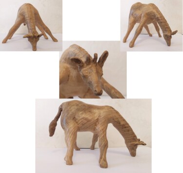 「Maman Girafe buvant」というタイトルの彫刻 Bernard Sabathéによって, オリジナルのアートワーク, ウッド