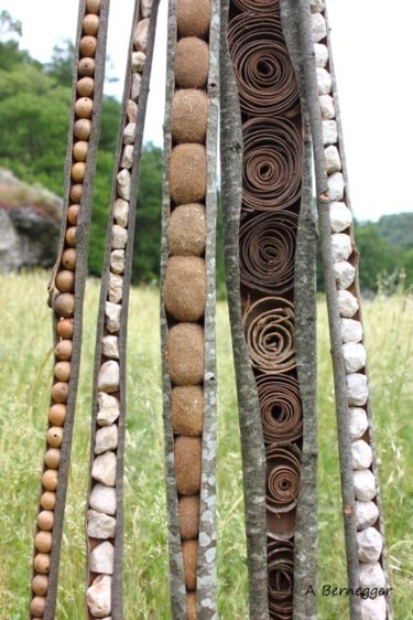 Installazione intitolato "Totems bois et pier…" da Alain Bernegger, Opera d'arte originale