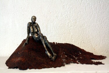 Sculpture titled "horizon" by Betty Hanns, Original Artwork, Paper maché