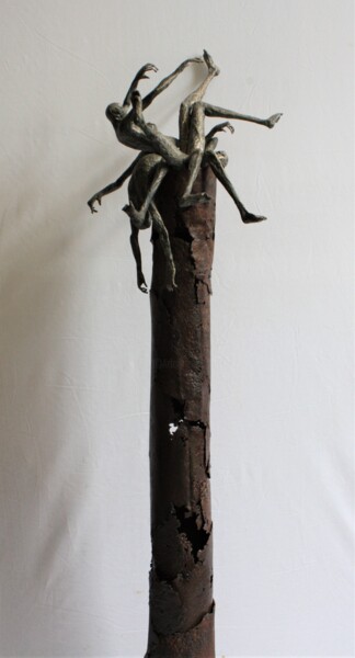 Sculpture titled "les inutiles" by Betty Hanns, Original Artwork, Paper