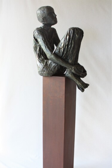 Скульптура под названием "présence 17" - Betty Hanns, Подлинное произведение искусства, Папье-маше