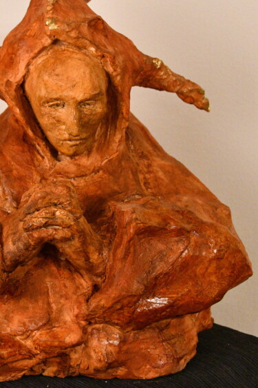 Sculptuur getiteld "L'ecclésiastique éc…" door Bhyest, Origineel Kunstwerk, Terra cotta