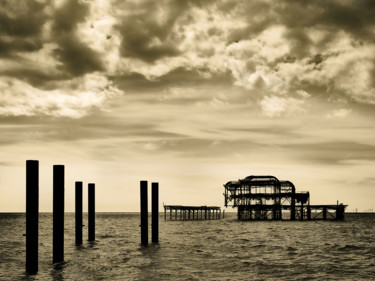 Fotografie mit dem Titel "West Pier" von Jgc Braticius, Original-Kunstwerk, Digitale Fotografie