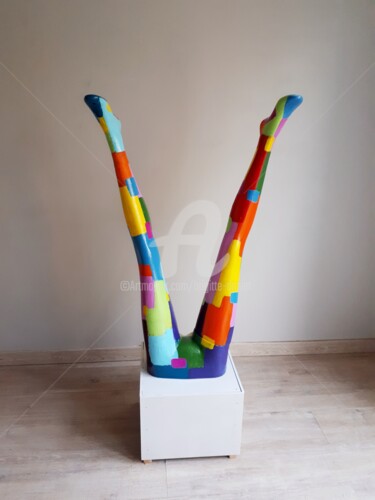 Skulptur mit dem Titel "Rainbow legs" von Brigitte Dravet, Original-Kunstwerk, Harz