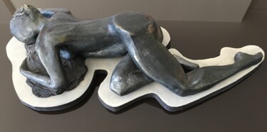 Sculpture titled "femme en sommeil" by Brigitte Perez, Original Artwork, Terra cotta