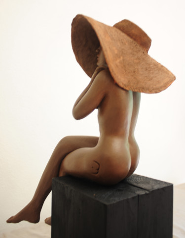 Sculpture titled "femme à la capeline" by Olivier Bru, Original Artwork, Terra cotta