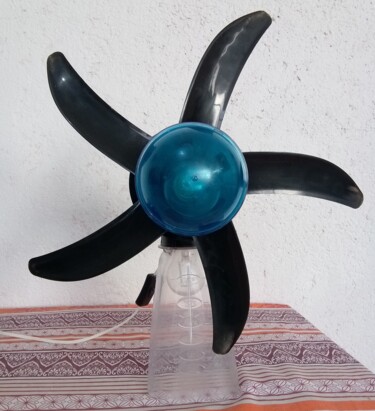 Design intitolato "Star Blue Lamp" da Calavera Estudio Dgo Mx, Opera d'arte originale, Plastica