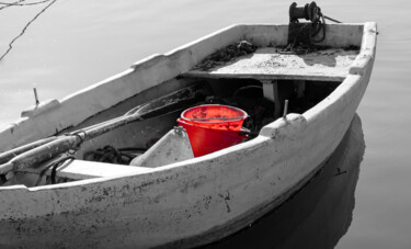 Fotografie getiteld "barca lasciata sola" door Carlo Cristani Amista', Origineel Kunstwerk, Digitale fotografie