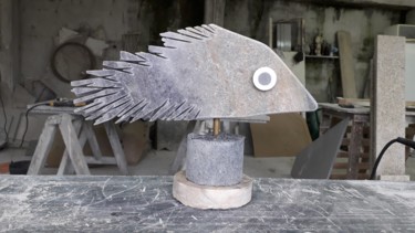 Скульптура под названием "PEIXE EM AZUL BALANO" - Carlos Rodrigues, Подлинное произведение искусства, Камень