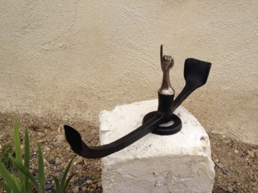 Sculpture titled "Mener sa barque" by Castor, Original Artwork