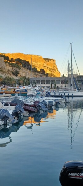 Photographie intitulée "Cassis coiffée d Or…" par Catdicop, Œuvre d'art originale, Photographie non manipulée