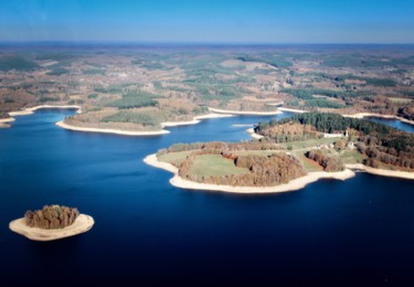 Photographie intitulée "LAC VASSIVIERE" par Cecilia Teodoru, Œuvre d'art originale