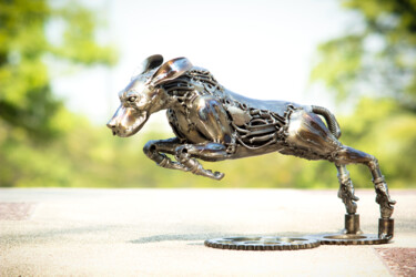 Scultura intitolato "The rocket dog meta…" da Chatree Choorachatatorn (Mari9art), Opera d'arte originale, Metalli