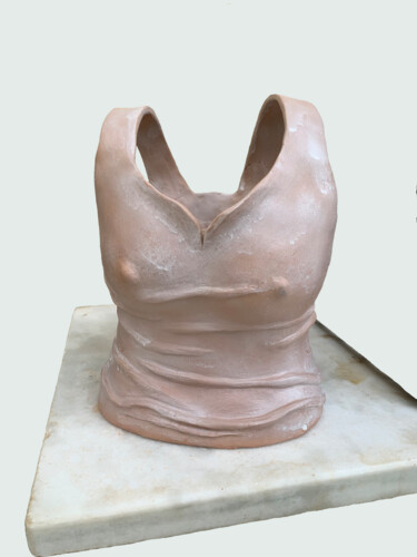 Sculptuur getiteld "Camiseta" door Chigre, Origineel Kunstwerk, Klei