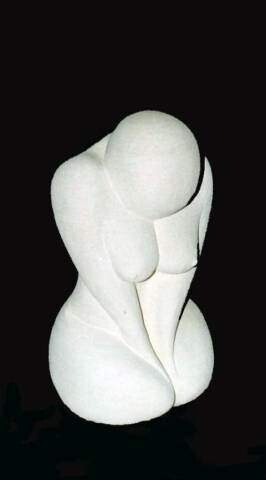 Skulptur mit dem Titel "Femme assise 2" von Christelle Julia, Original-Kunstwerk, Stein