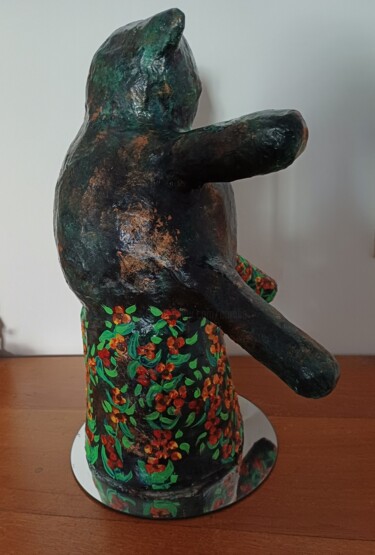 Sculpture titled "CHAT FLEURI" by Christiane Guerry, Original Artwork, Paper maché