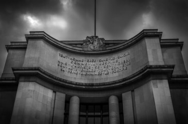 Photographie intitulée "PARVIS TROCADERO NO…" par Christophe Chauprade, Œuvre d'art originale, Photographie numérique