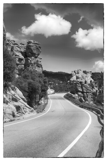 Fotografía titulada "Hoodoo's looming ov…" por Christopher L Smith, Obra de arte original, Fotografía digital