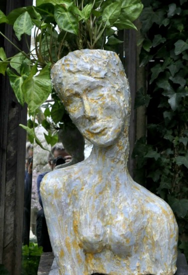 Sculpture titled "La Rêveuse" by Claire Pellicone Fanni, Original Artwork, Terra cotta