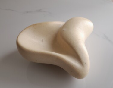Escultura titulada "Daphne" por Clark Camilleri, Obra de arte original, Piedra