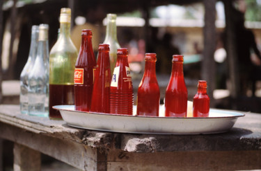 Photographie intitulée "Les bouteilles de f…" par Claude Grand, Œuvre d'art originale