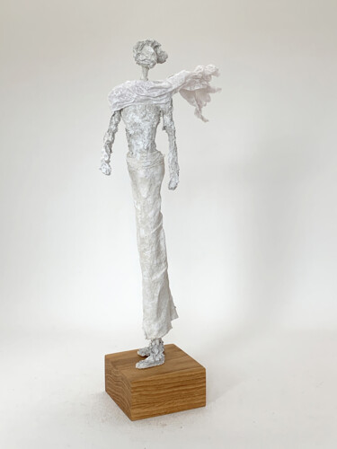 Escultura titulada "Looking back" por Claudia König (koenigsfigurine), Obra de arte original, Papel maché