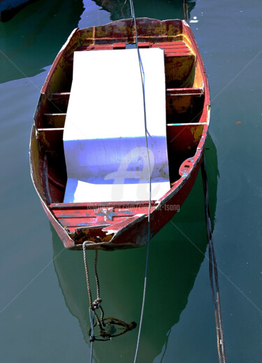 Photographie intitulée "HK40-The Fishing Bo…" par Clement Tsang, Œuvre d'art originale, Photographie numérique