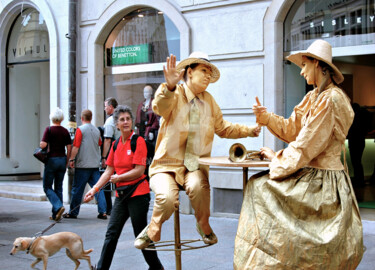 Photographie intitulée "EUR04-Street Perfor…" par Clement Tsang, Œuvre d'art originale, Photographie numérique