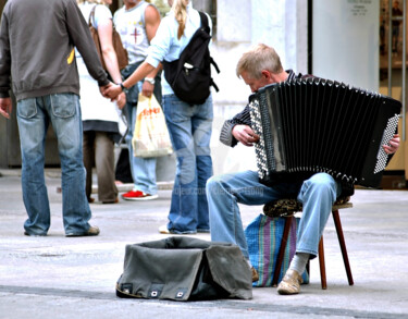 Fotografia intitolato "EUR06-Street Perfor…" da Clement Tsang, Opera d'arte originale, Fotografia digitale