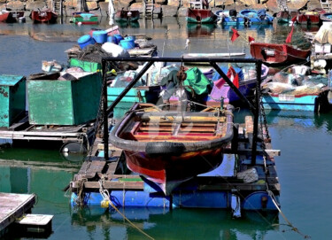 Photographie intitulée "HK67-Fishing Boat f…" par Clement Tsang, Œuvre d'art originale, Photographie numérique
