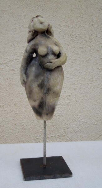 Sculpture titled "petite dame 4A" by Isabelle Clergue, Original Artwork, Terra cotta