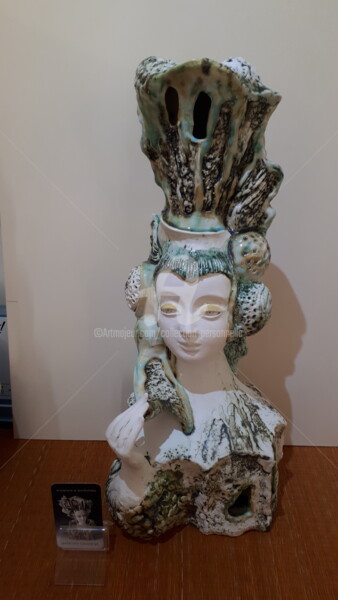 Scultura intitolato "Natasha DIKAREVA -…" da Collection Personnelle, Opera d'arte originale, Ceramica