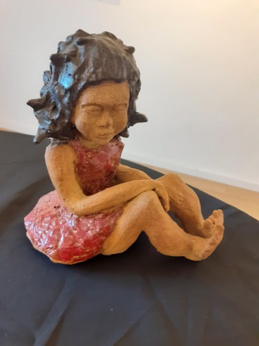 "petite fille assise…" başlıklı Heykel Christine Delafont tarafından, Orijinal sanat, Seramik