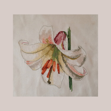 Arte textil titulada "Spring Lily" por Cozy Corner, Obra de arte original, Bordado Montado en Bastidor de camilla de madera