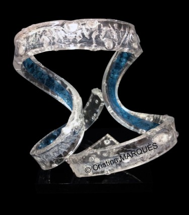Skulptur mit dem Titel "Blue Filament" von Cristina Marquès, Original-Kunstwerk, Kunststoff