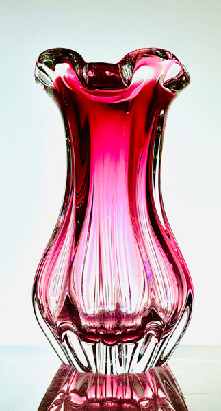 Diseño titulada "Rose Iconic Vase- J…" por Czech Art Glass, Obra de arte original, Arte de mesa