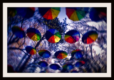 Fotografie getiteld "Multicor Umbrellas" door Dan Lavric, Origineel Kunstwerk, Digitale fotografie
